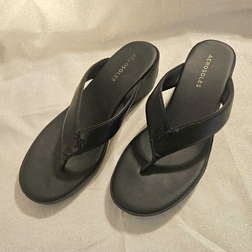 AEROSOLES Black Sandals Minimalist Thong Style